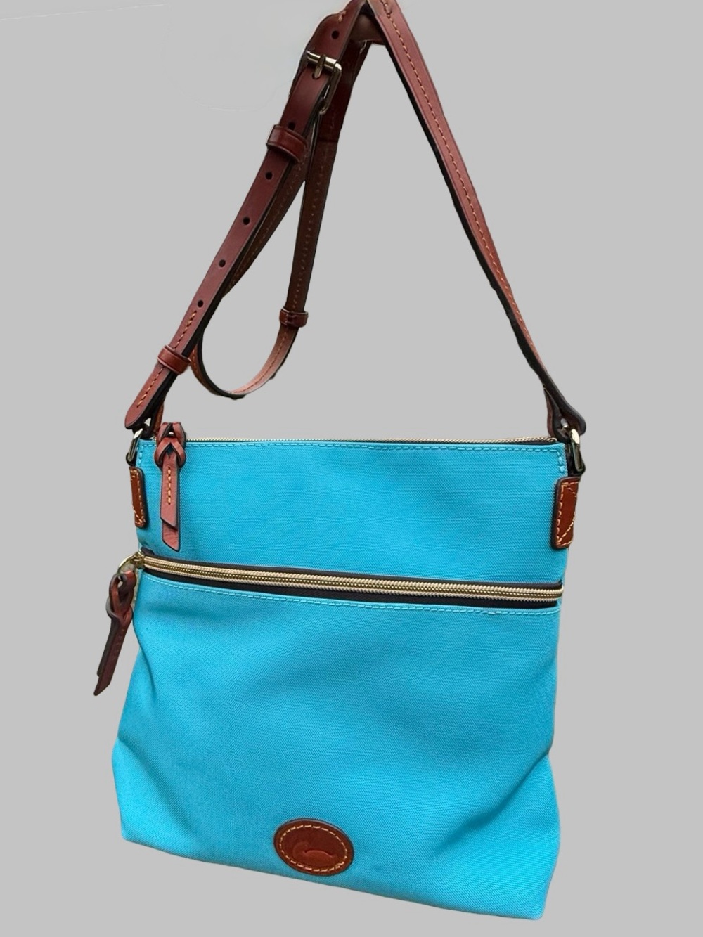 Dooney & Bourke Nylon Crossbody Bag – Vibrant Sky Blue (Excellent Condition)